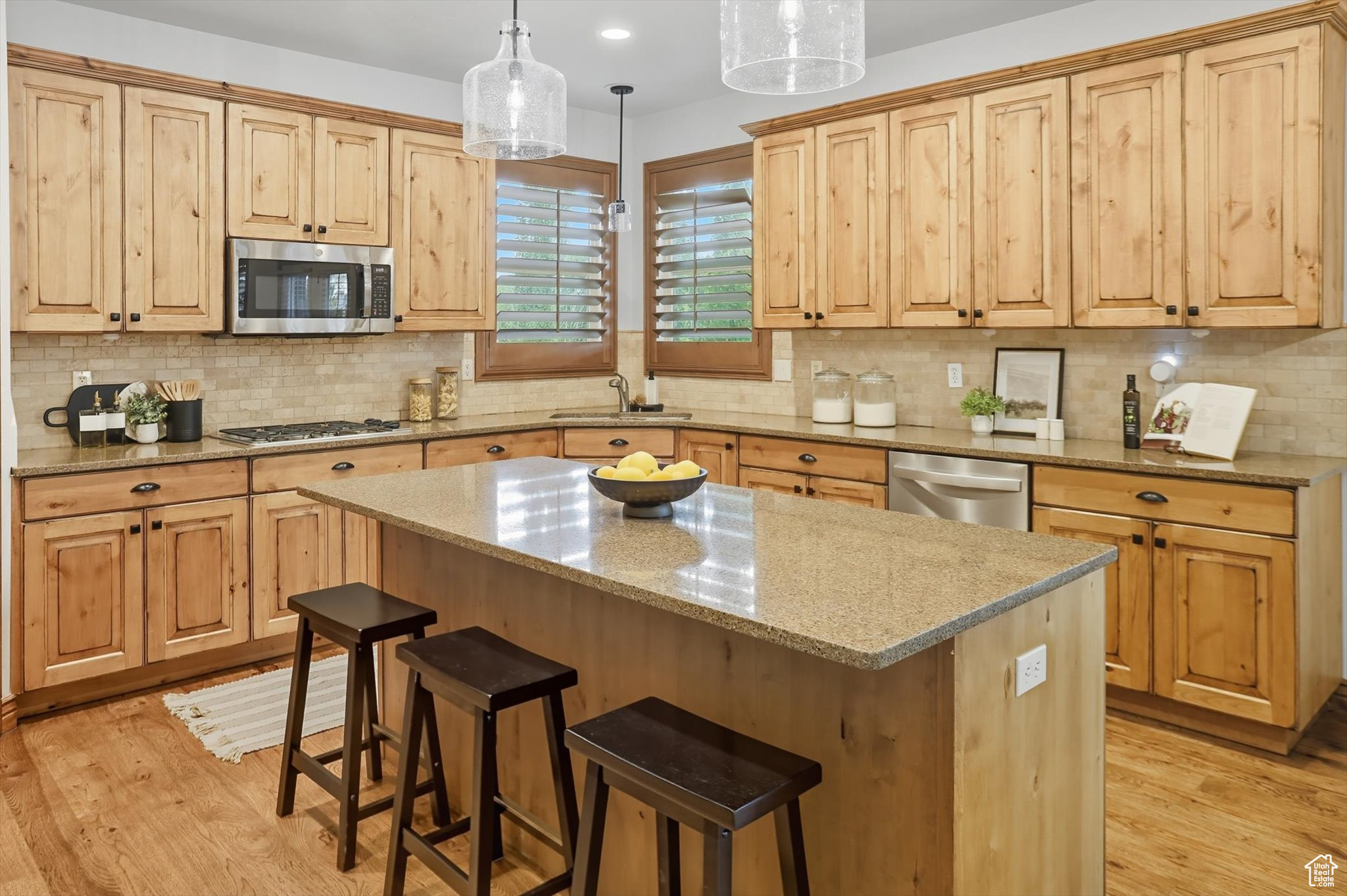 MOUNTAIN VISTAS - Residential