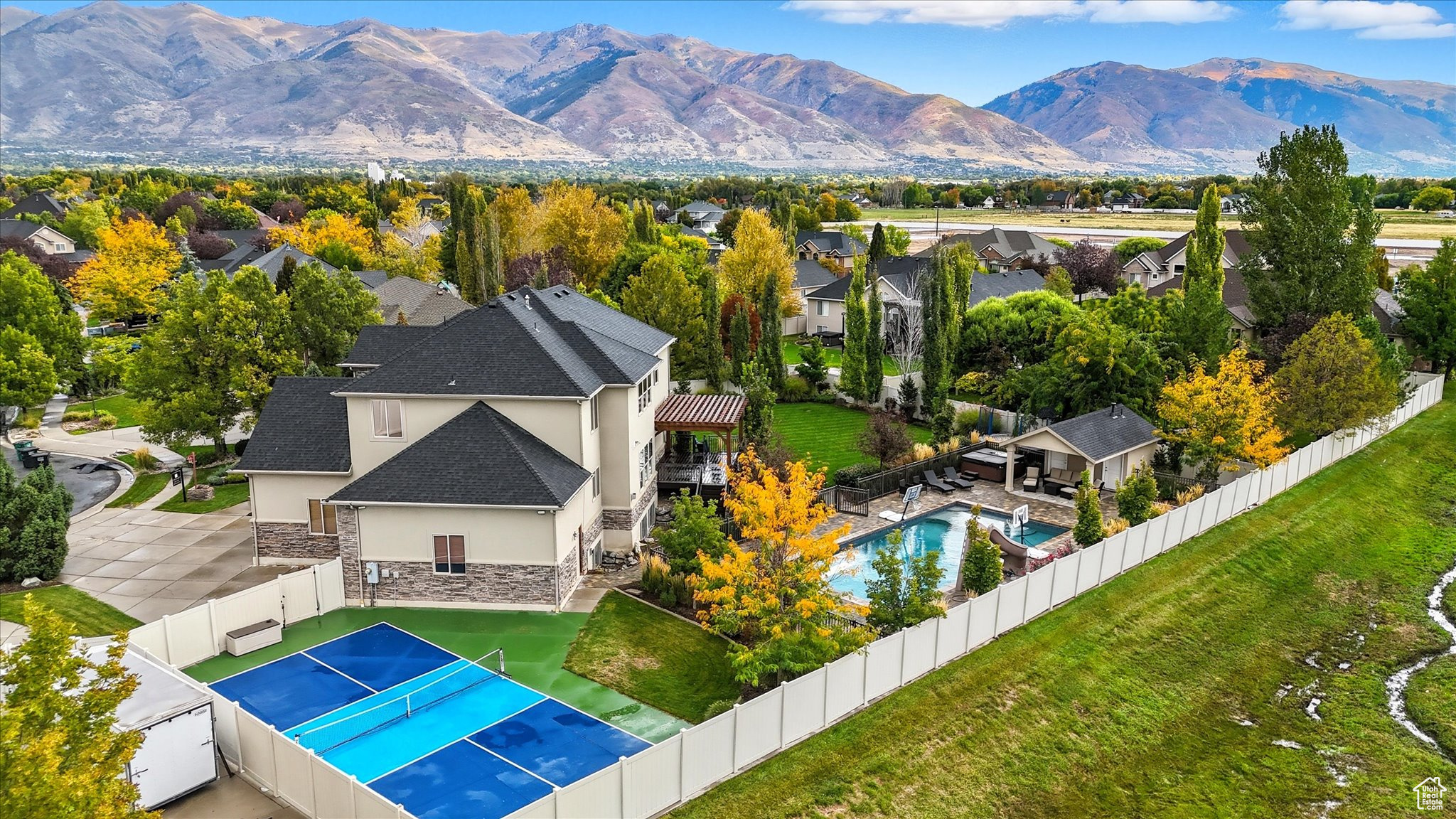 MOUNTAIN VISTAS - Residential