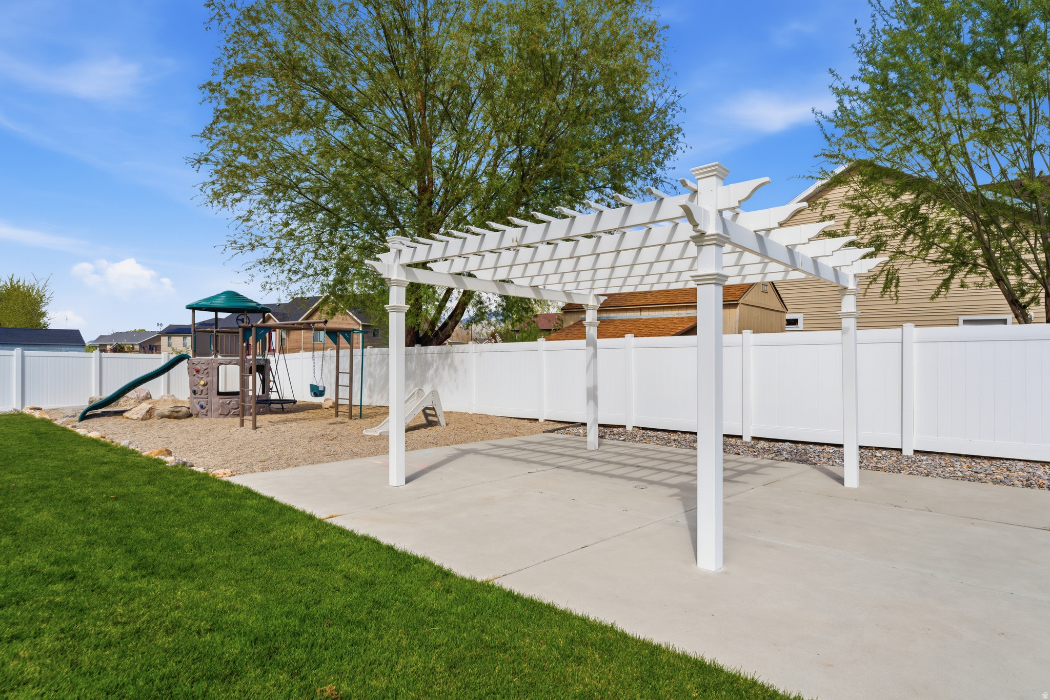 COUNTRY COVE ESTATES - Residential