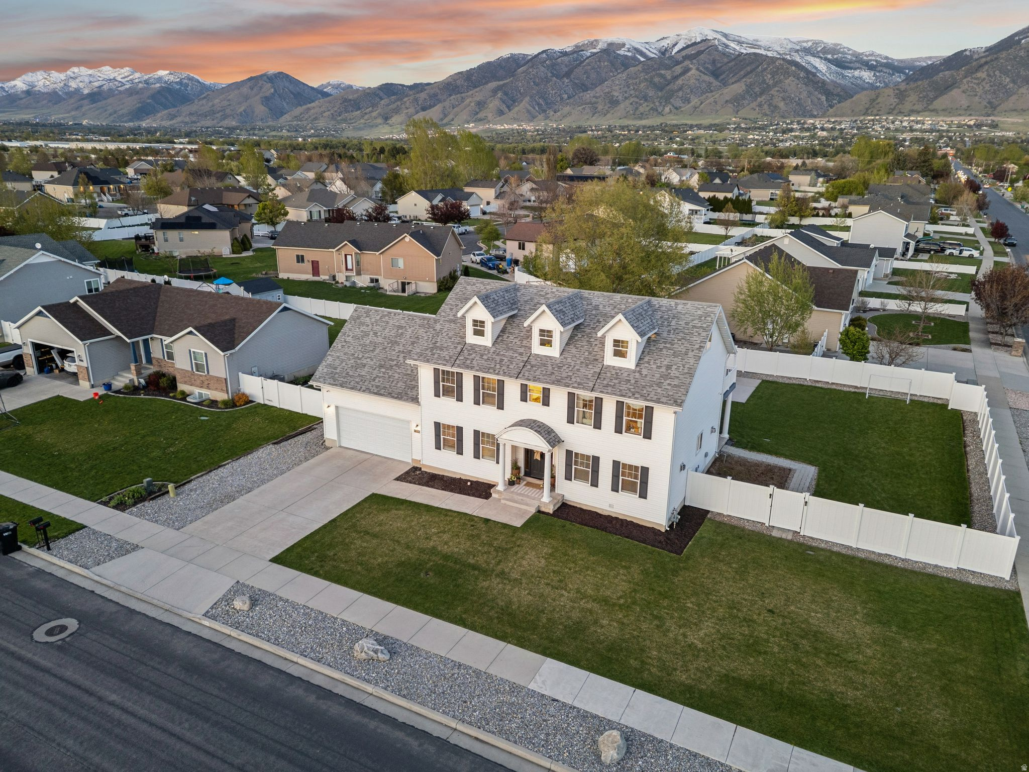 COUNTRY COVE ESTATES - Residential