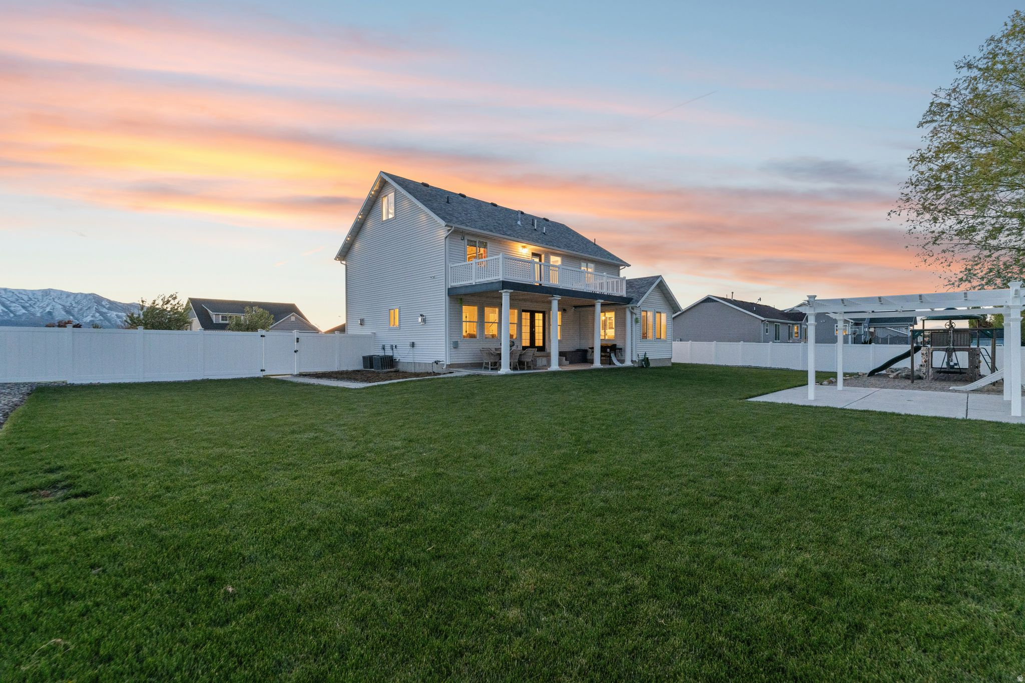 COUNTRY COVE ESTATES - Residential