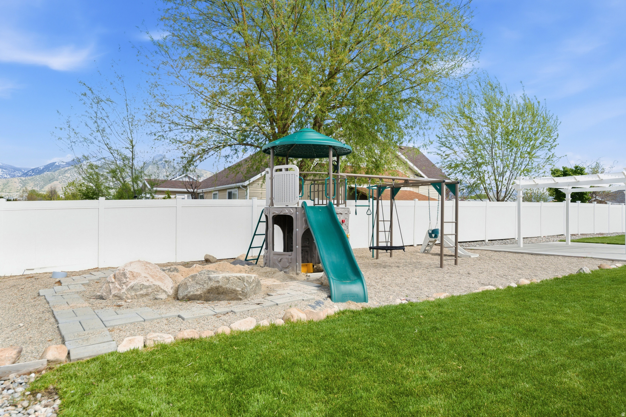 COUNTRY COVE ESTATES - Residential