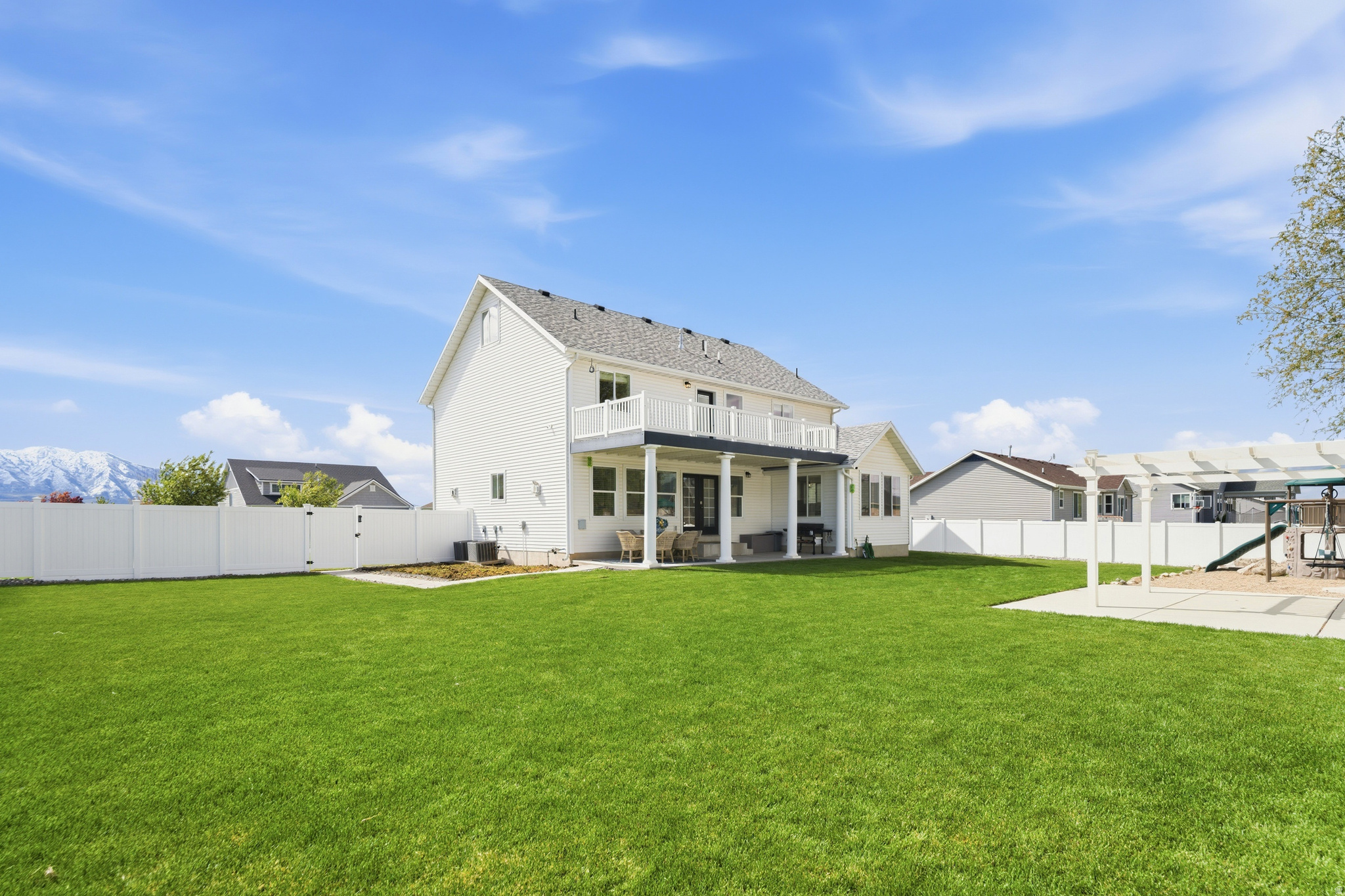 COUNTRY COVE ESTATES - Residential