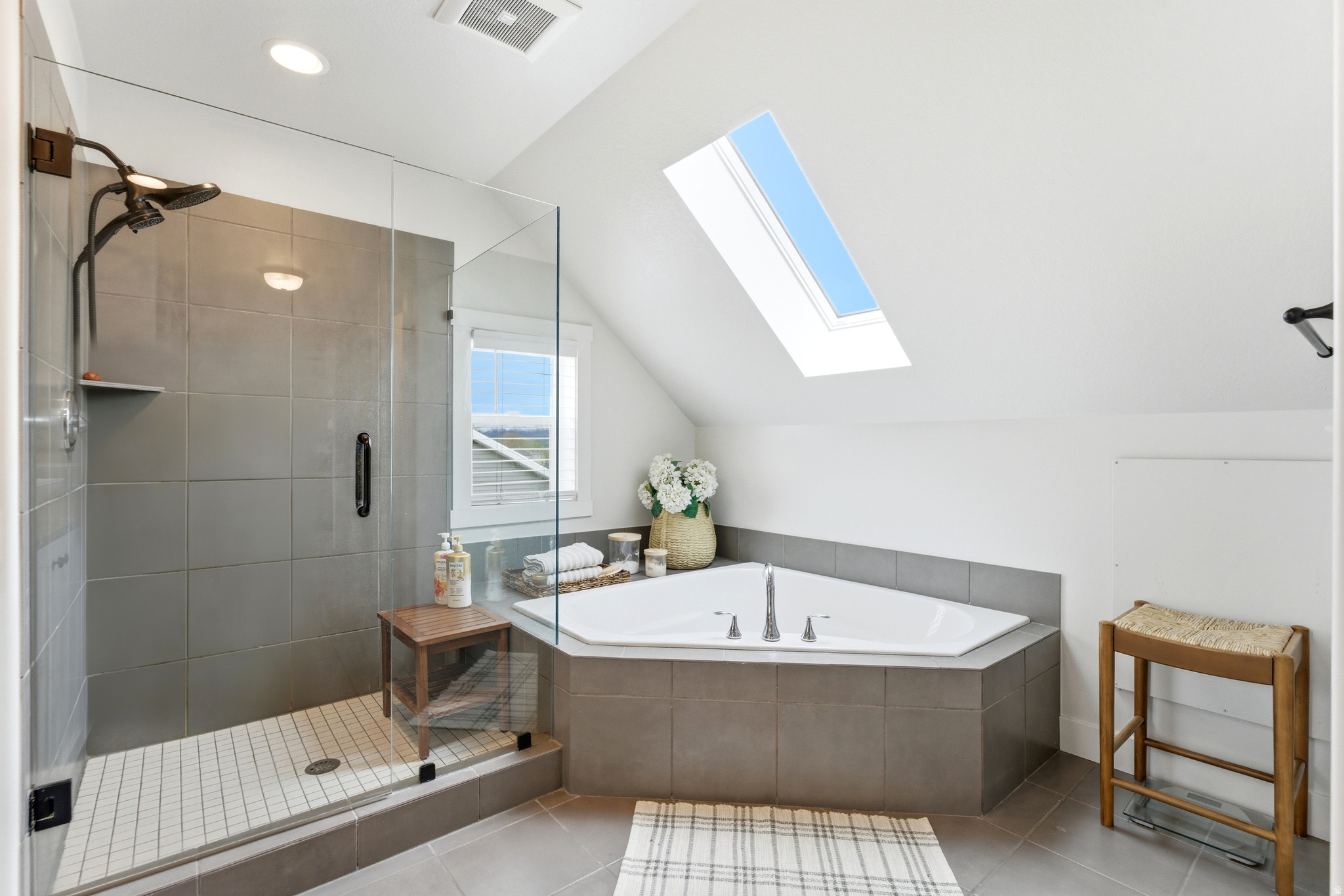 COUNTRY COVE ESTATES - Residential