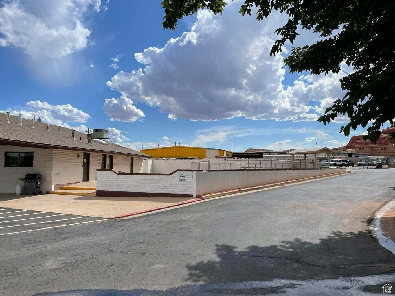 CANYON BREEZE RV RESORT - Land