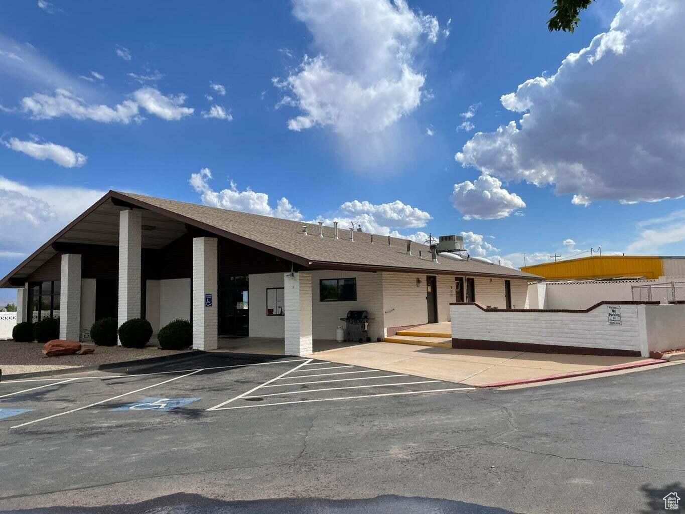 CANYON BREEZE RV RESORT - Land