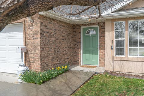 Tiny photo for 275 W 260 N, Hyde Park, UT 84318 (MLS # 2126851)