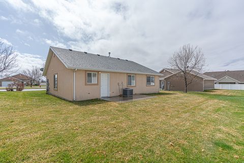 Tiny photo for 275 W 260 N, Hyde Park, UT 84318 (MLS # 2126851)