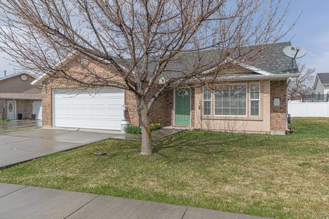 Tiny photo for 275 W 260 N, Hyde Park, UT 84318 (MLS # 2126851)