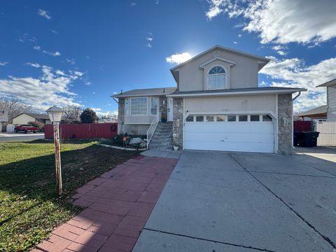 Photo of 2085 W 3800 S, West Valley City, UT 84119 (MLS # 2125836)