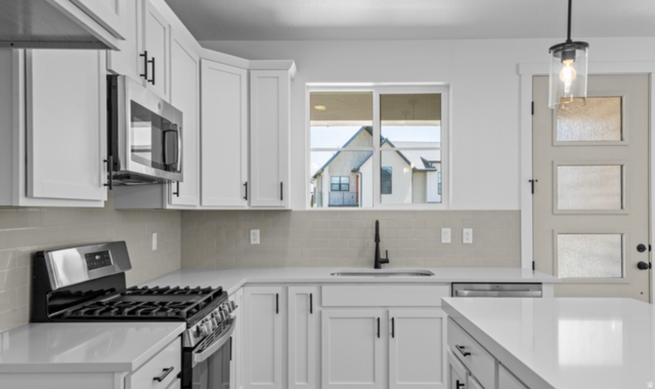 HOLBROOK SCANDIA 3318 - Residential Lease