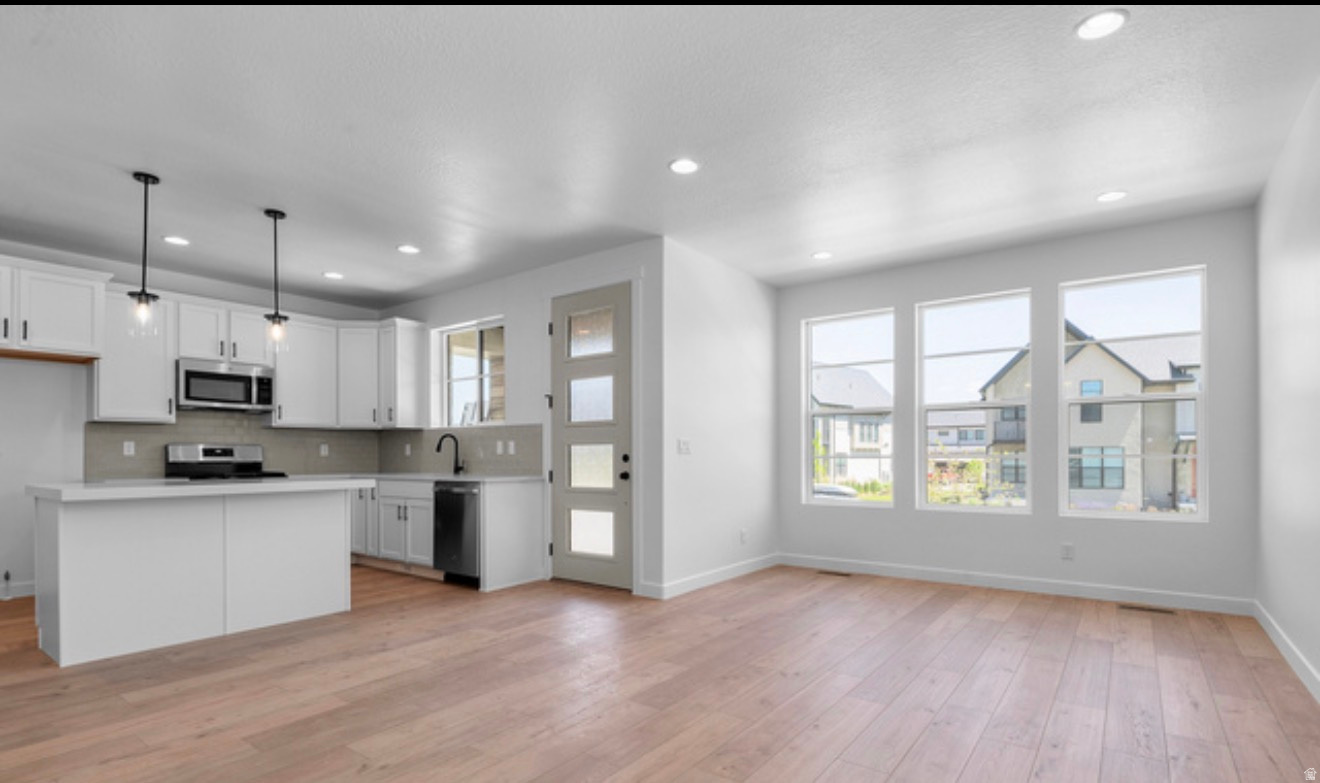 HOLBROOK SCANDIA 3318 - Residential Lease