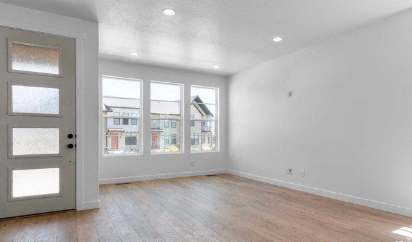 HOLBROOK SCANDIA 3318 - Residential Lease