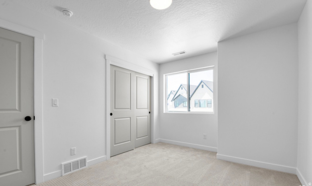 HOLBROOK SCANDIA 3318 - Residential Lease