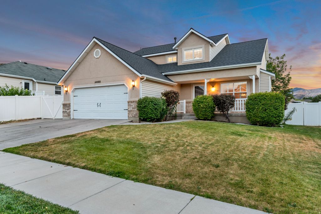 Photo of 14088 S CORAL DAWN LN W, Herriman, UT 84096 (MLS # 2171098)