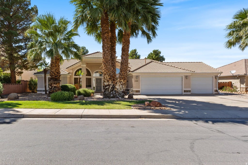 Photo of 2305 JACOB DR, Santa Clara, UT 84765 (MLS # 2186382)