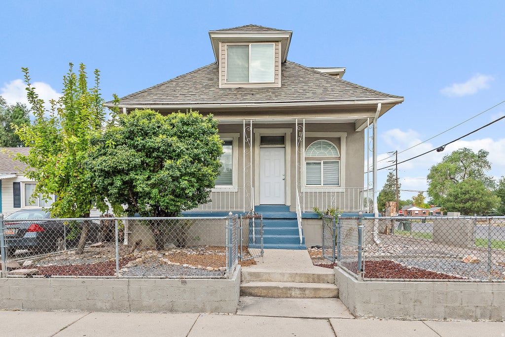 Photo of 302 S POST ST, Salt Lake City, UT 84104 (MLS # 2172368)