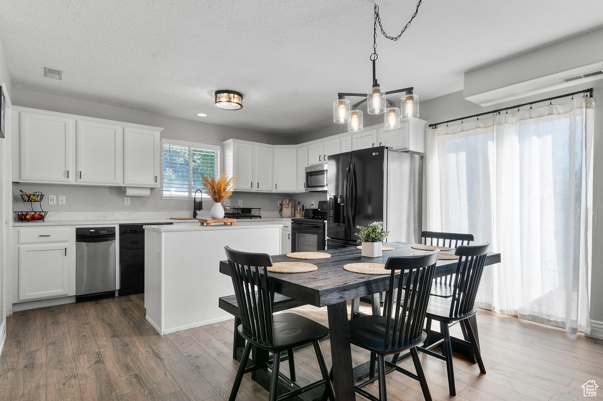 ANJEANETTE ESTATES AMD - Residential