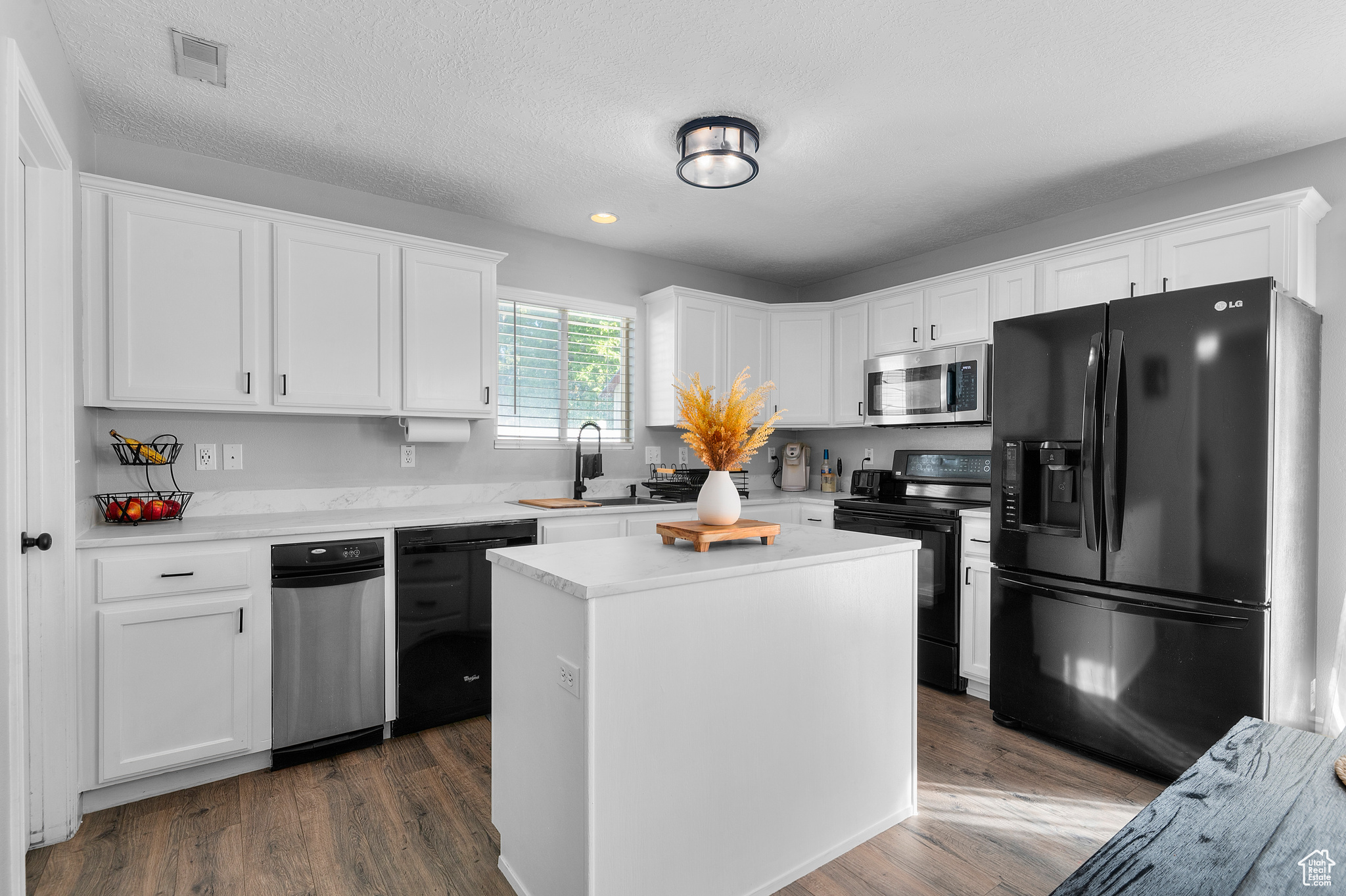 ANJEANETTE ESTATES AMD - Residential