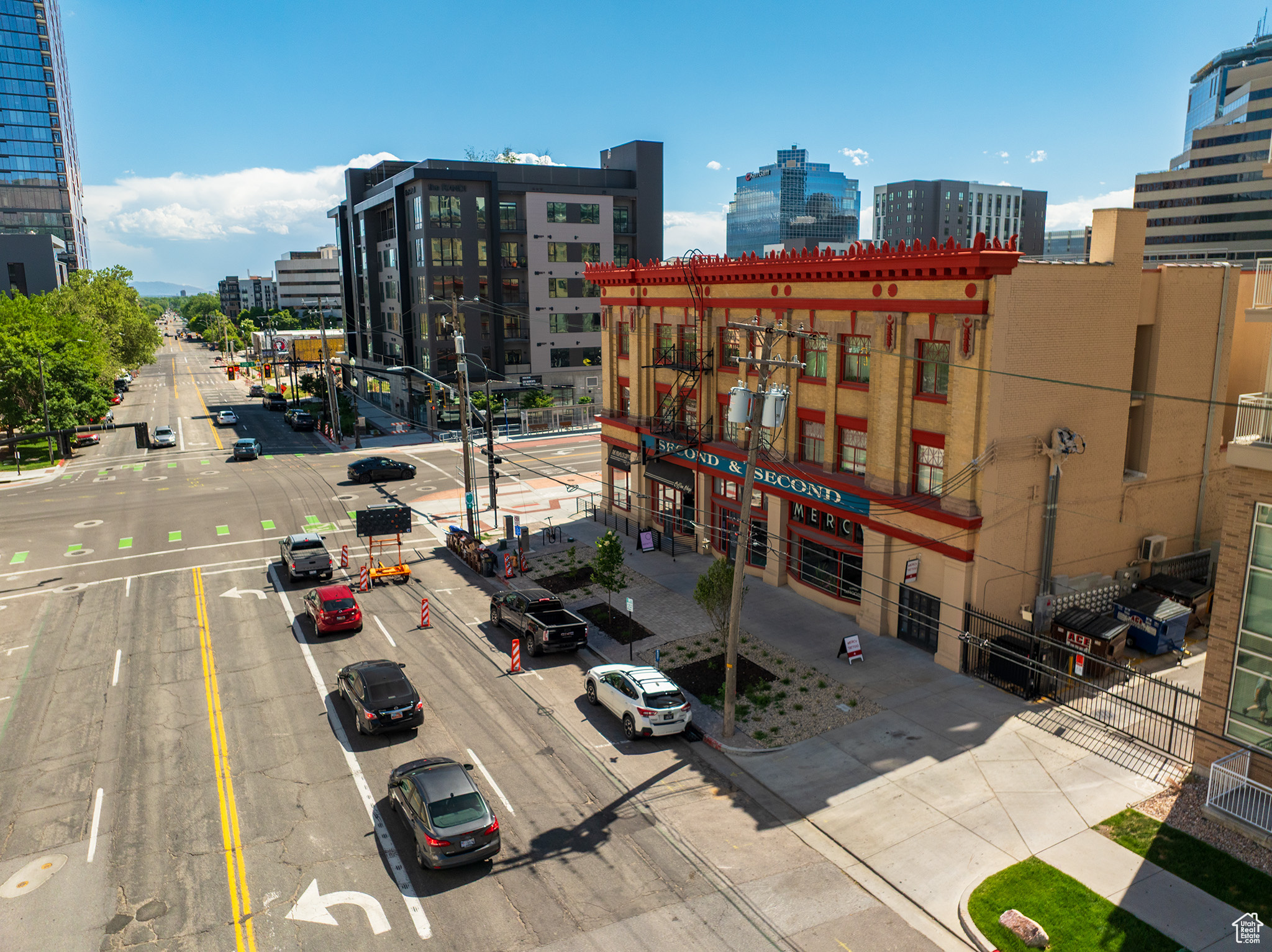 STRATFORD - Commercial Sale