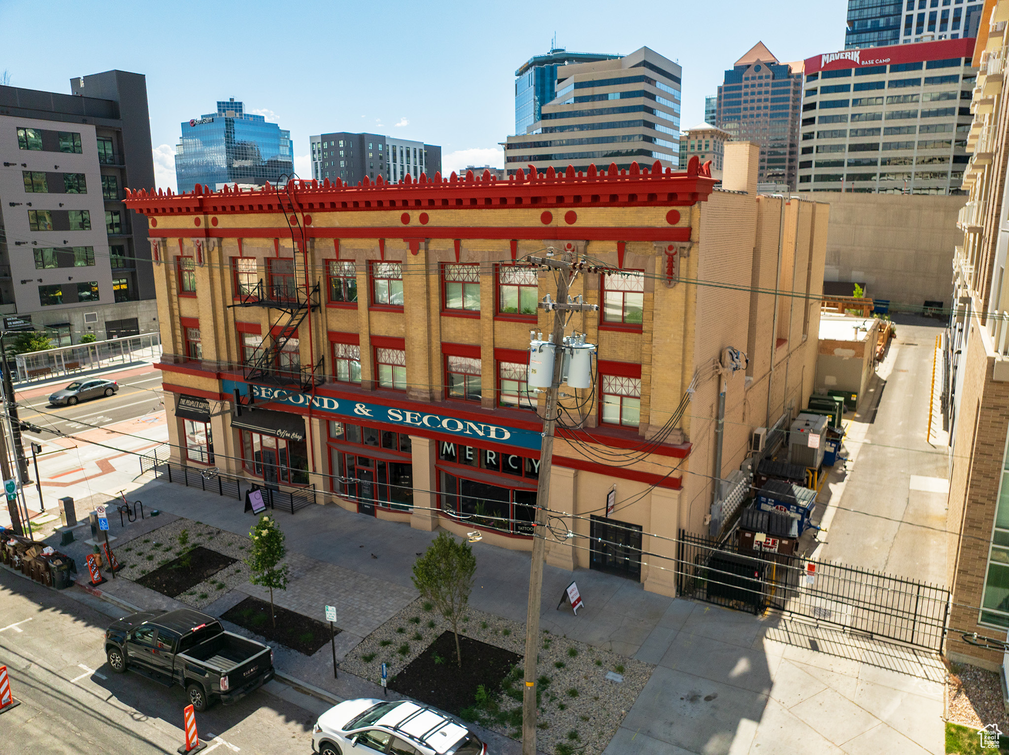 STRATFORD - Commercial Sale
