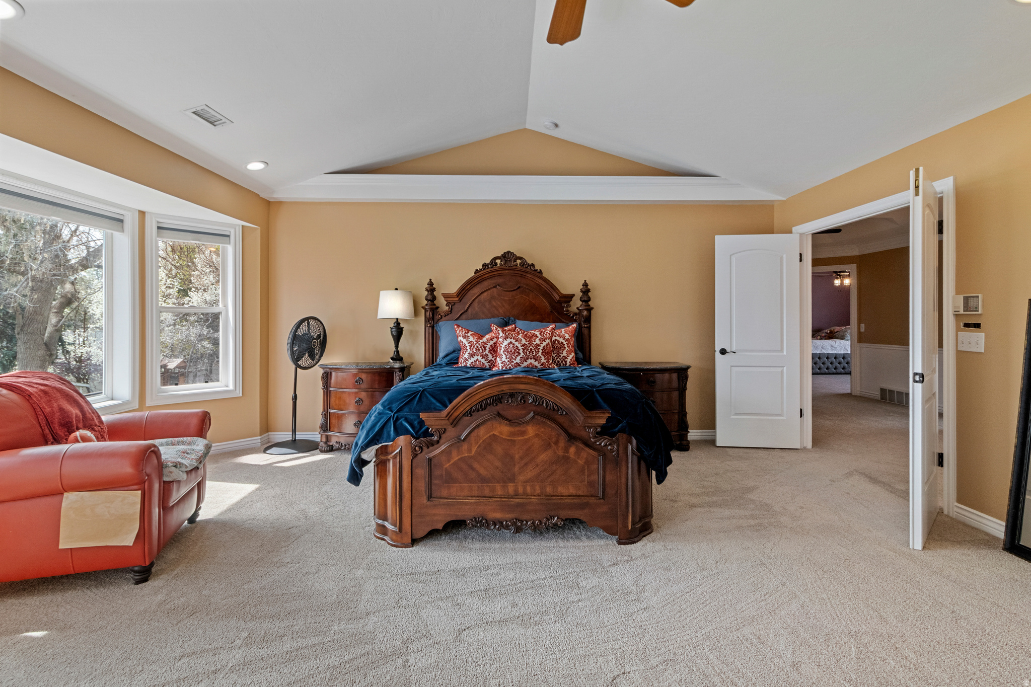 VINTAGE COURT - Residential