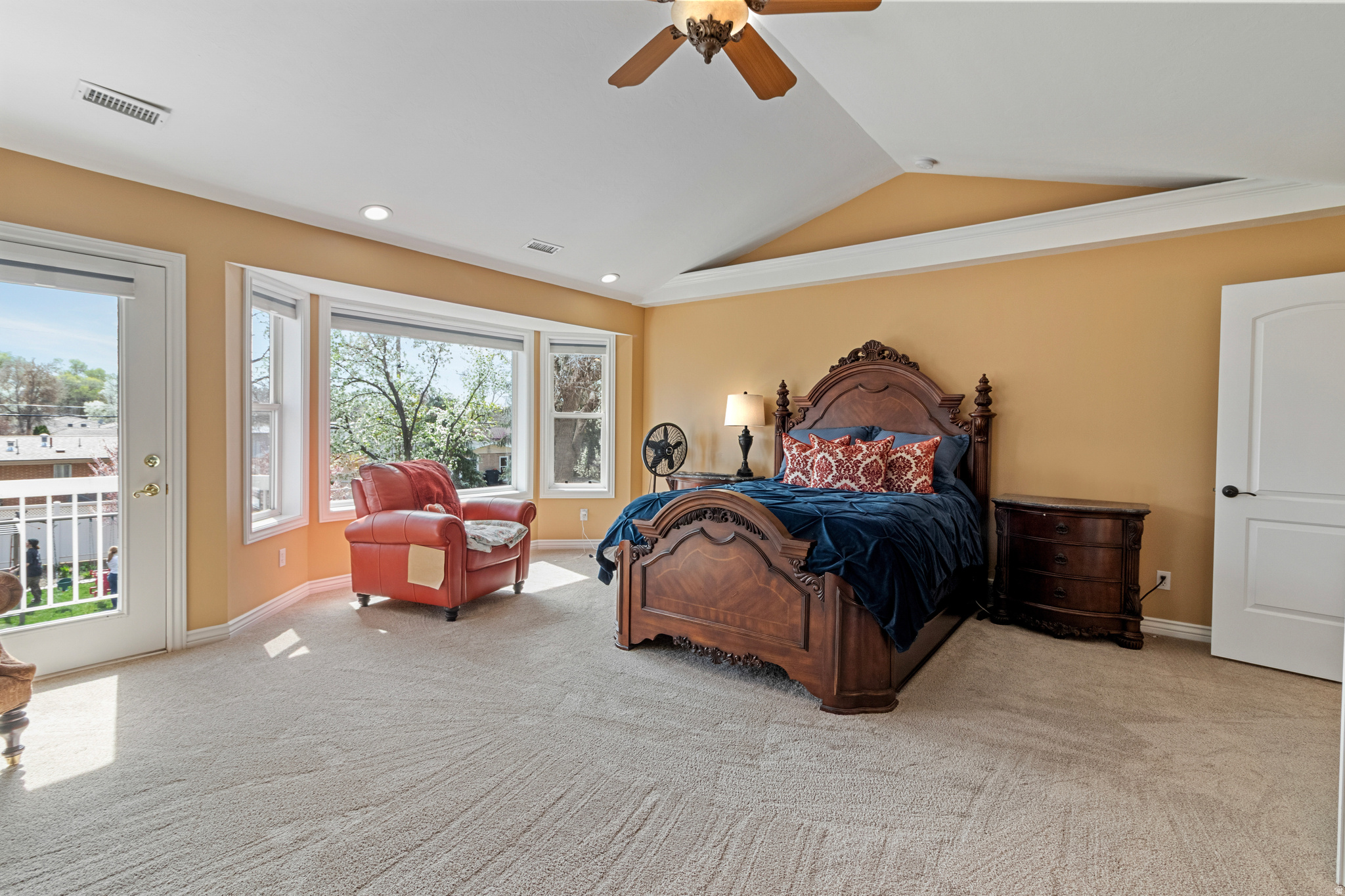 VINTAGE COURT - Residential