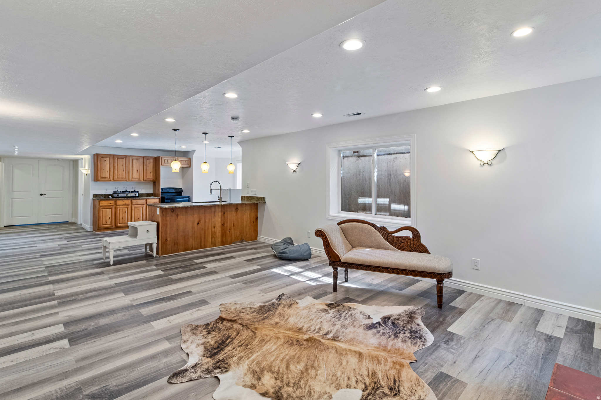 VINTAGE COURT - Residential