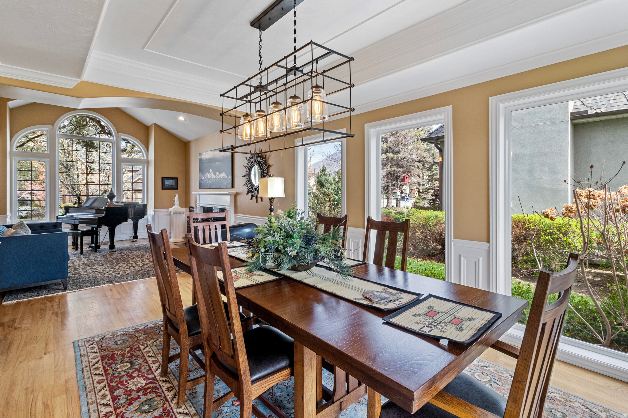 VINTAGE COURT - Residential