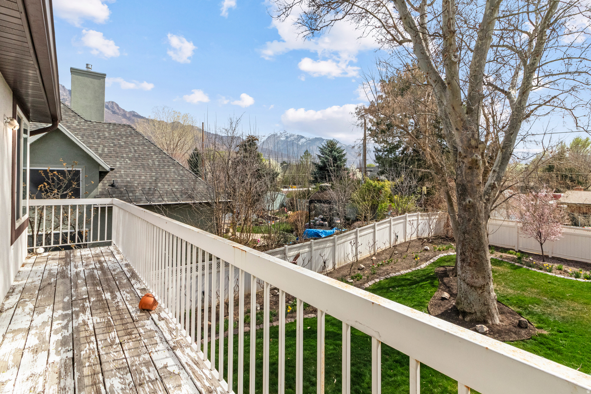 VINTAGE COURT - Residential