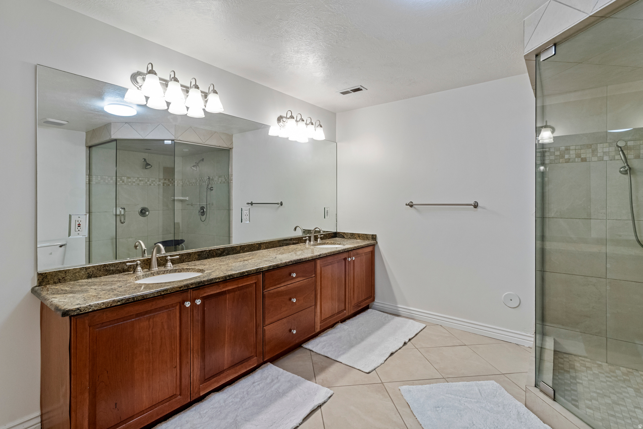 VINTAGE COURT - Residential