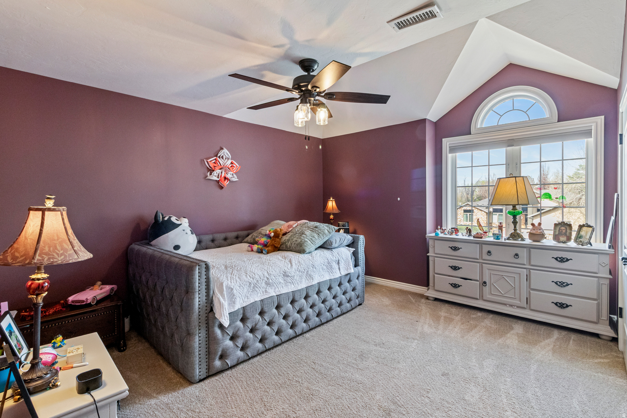 VINTAGE COURT - Residential