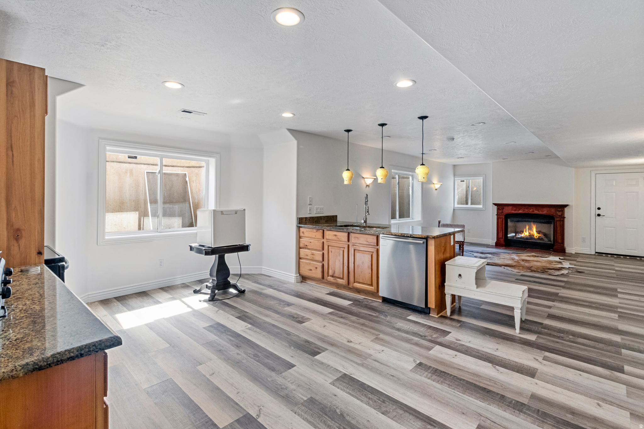 VINTAGE COURT - Residential