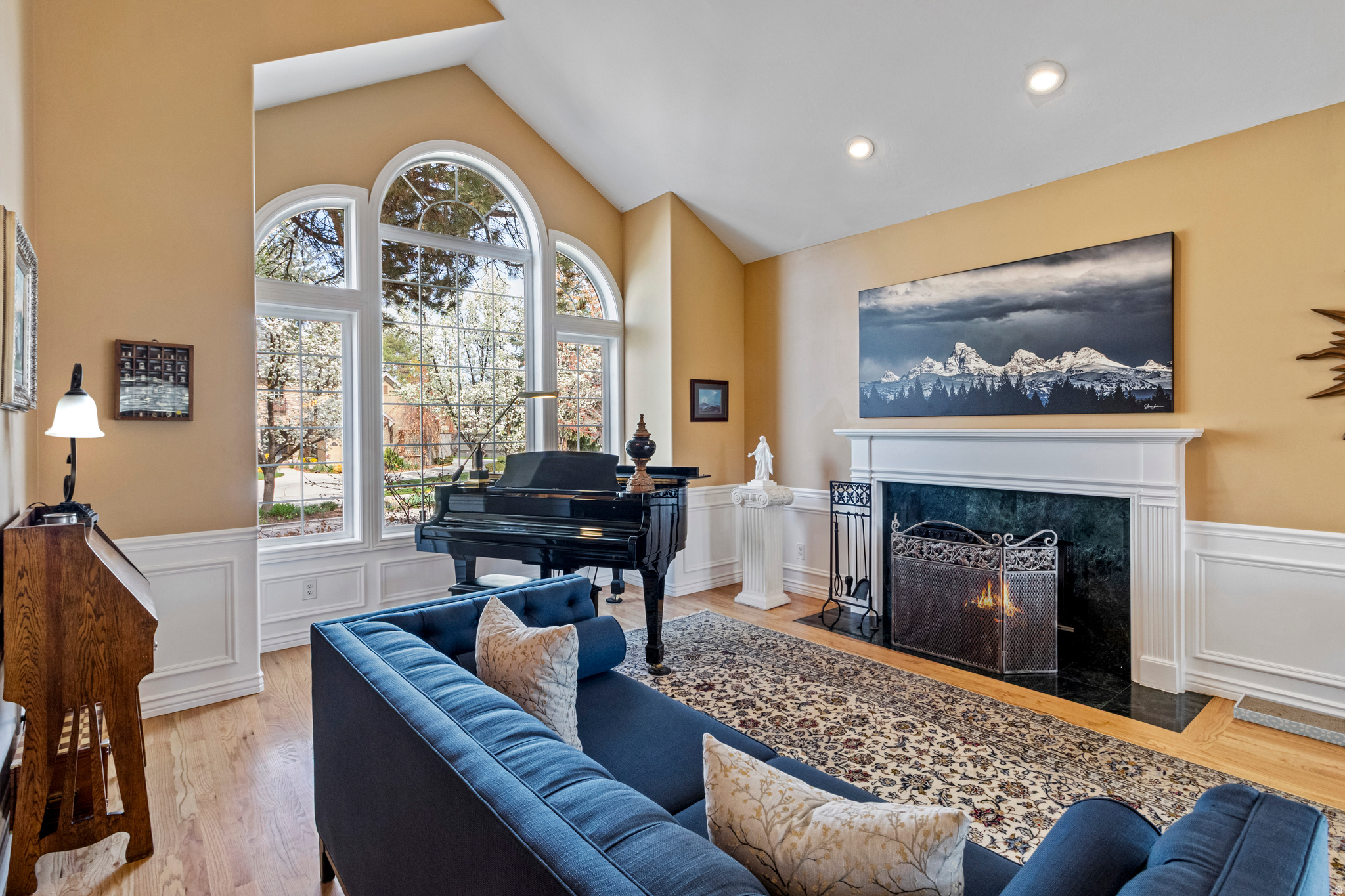 VINTAGE COURT - Residential