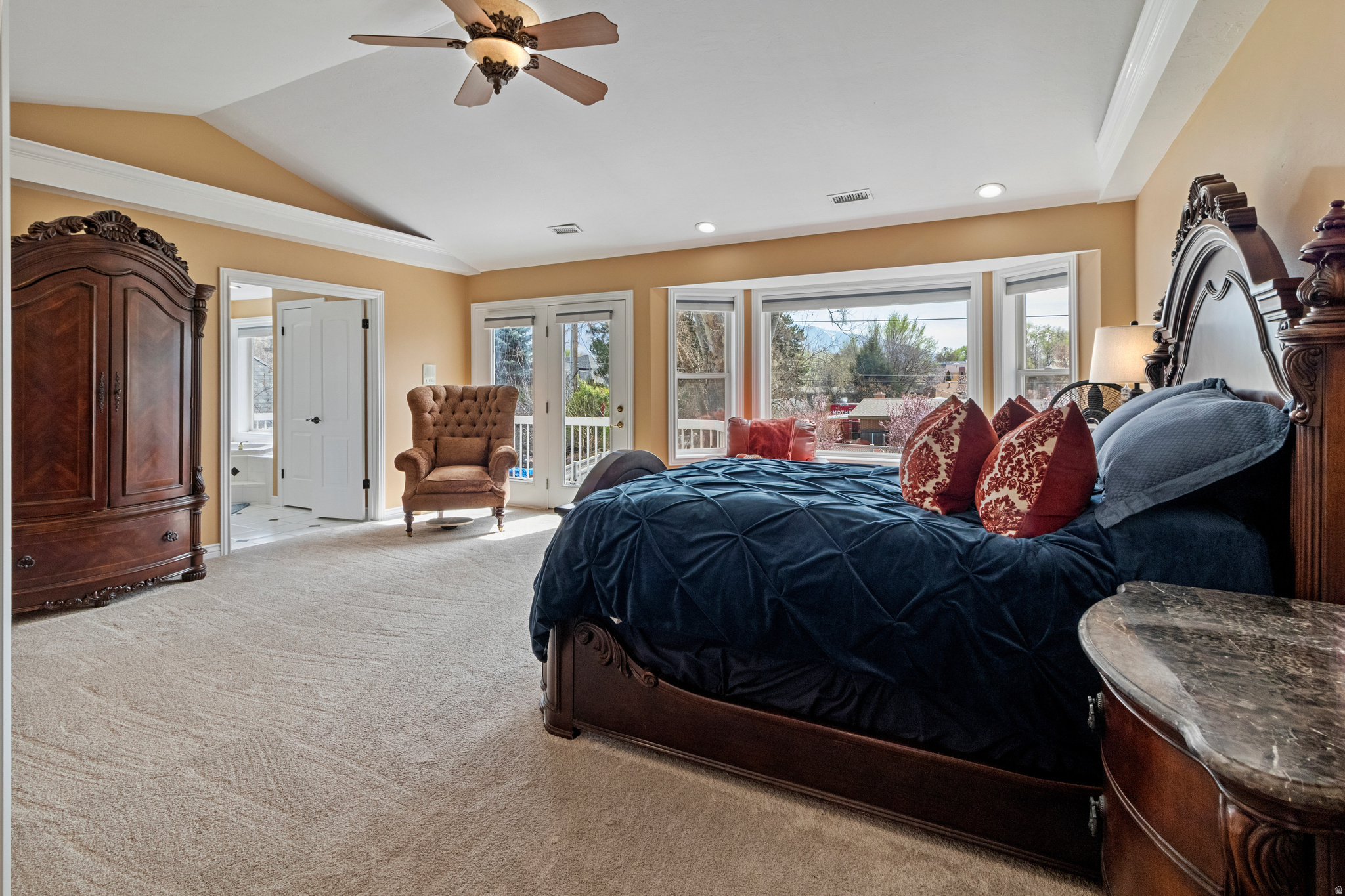 VINTAGE COURT - Residential