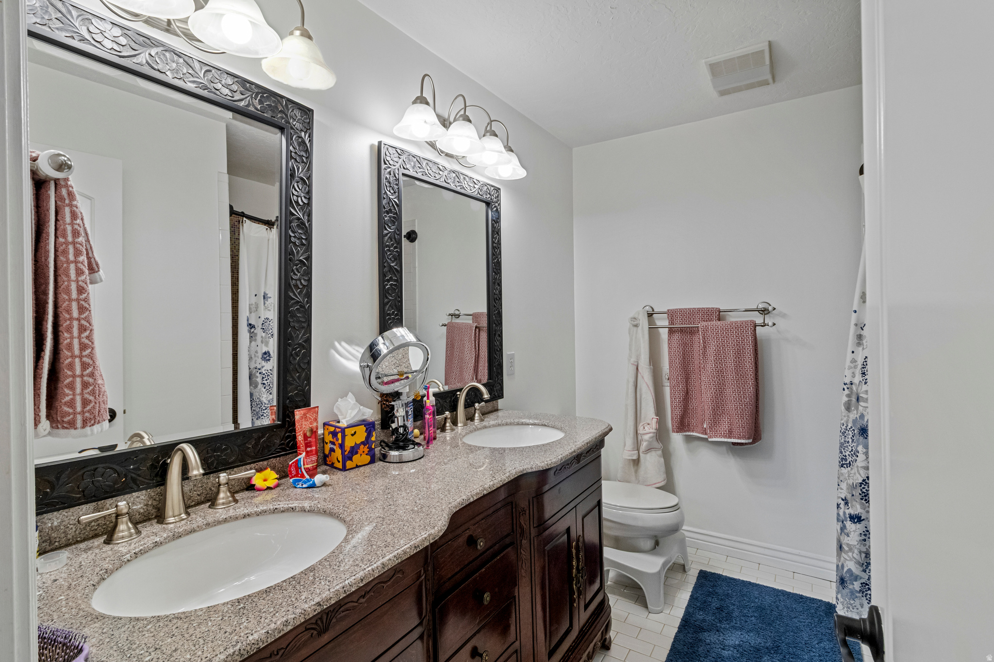 VINTAGE COURT - Residential