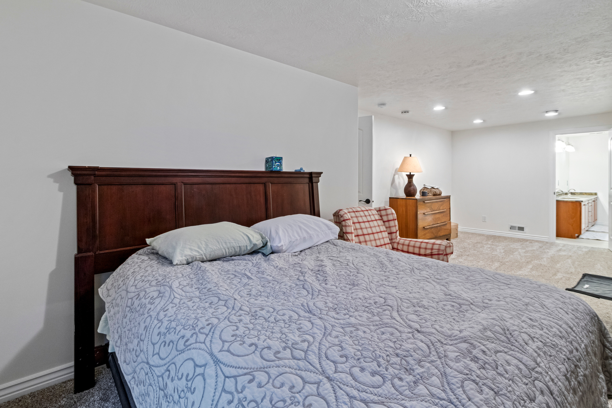 VINTAGE COURT - Residential