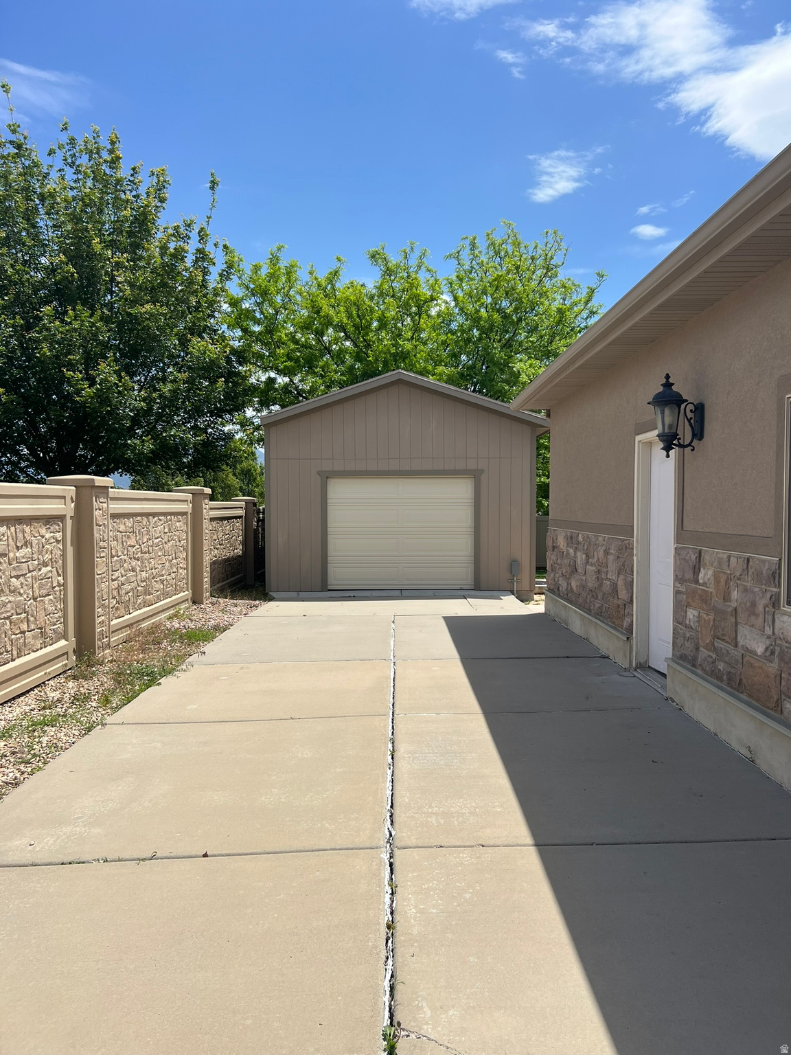 LUCAS HILLS - Residential