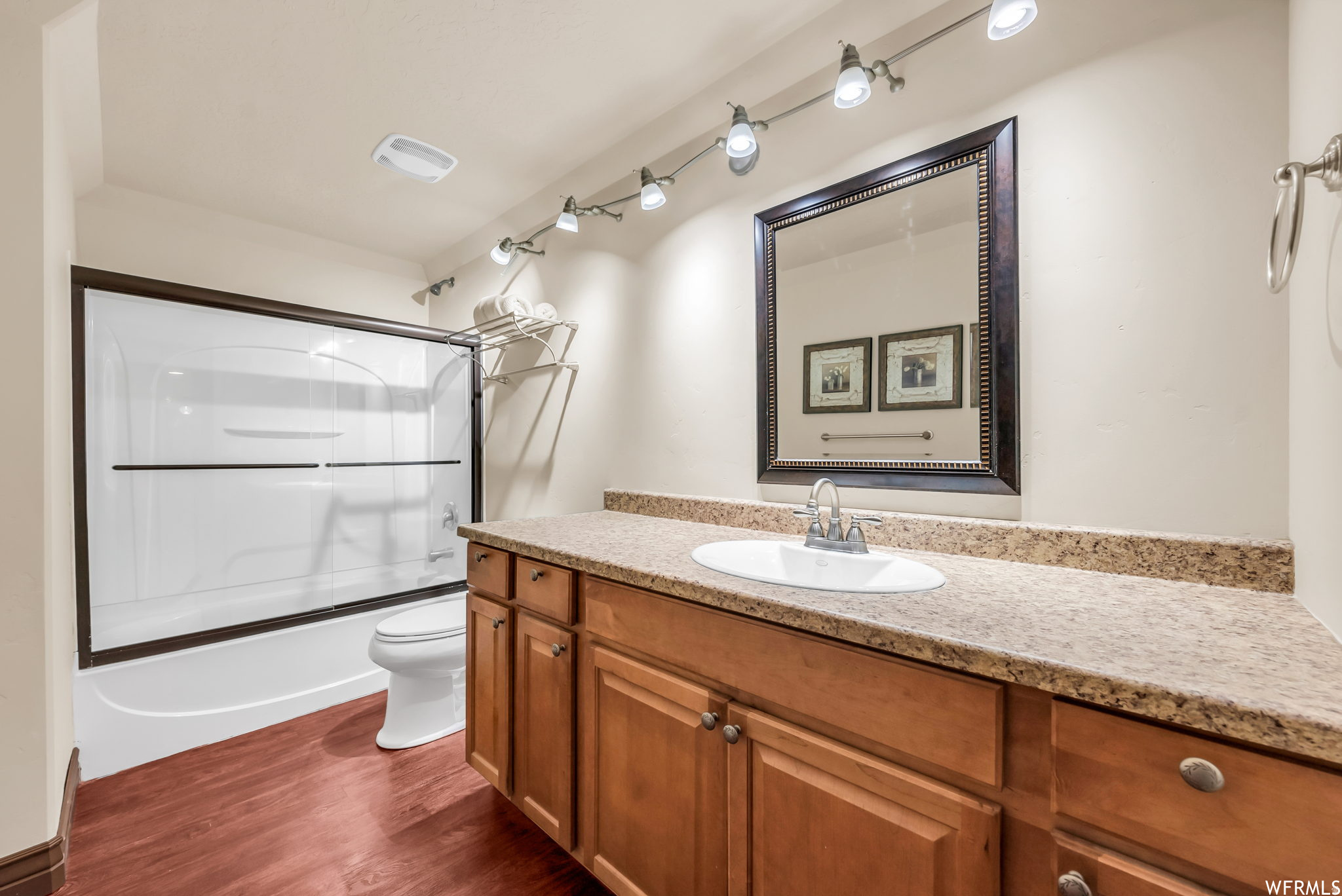 LUCAS HILLS - Residential