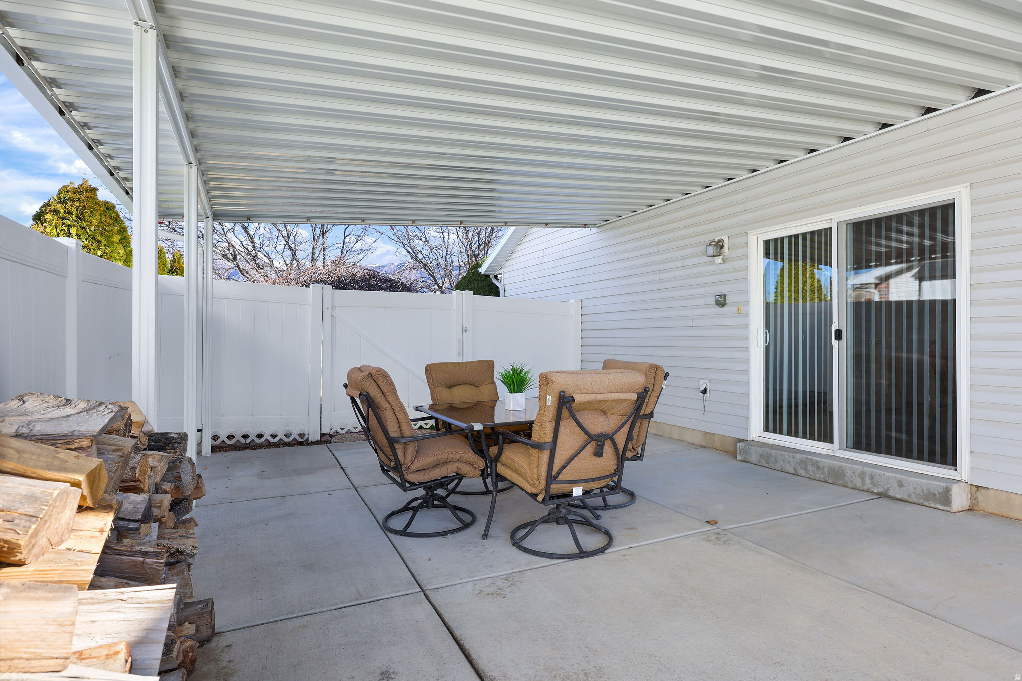 VILLAGE OF MOUNTAIN ROAD - Residential