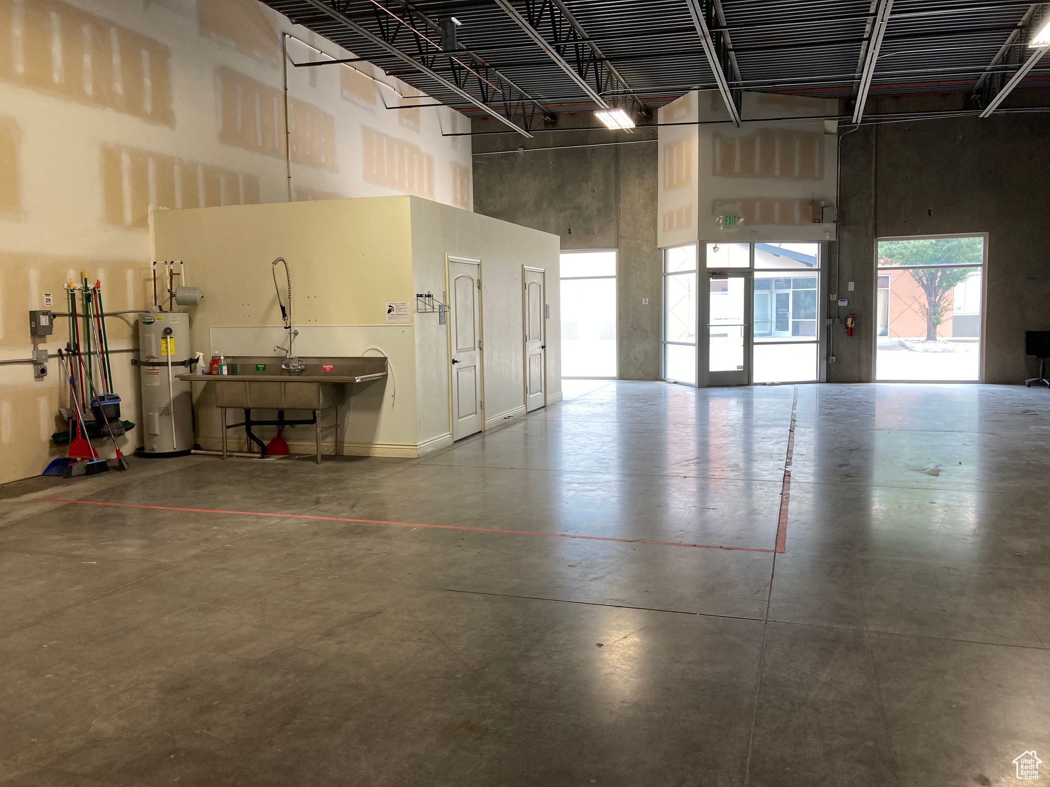 NORTH PARK INDUSTRIAL CONDO - Commercial Lease