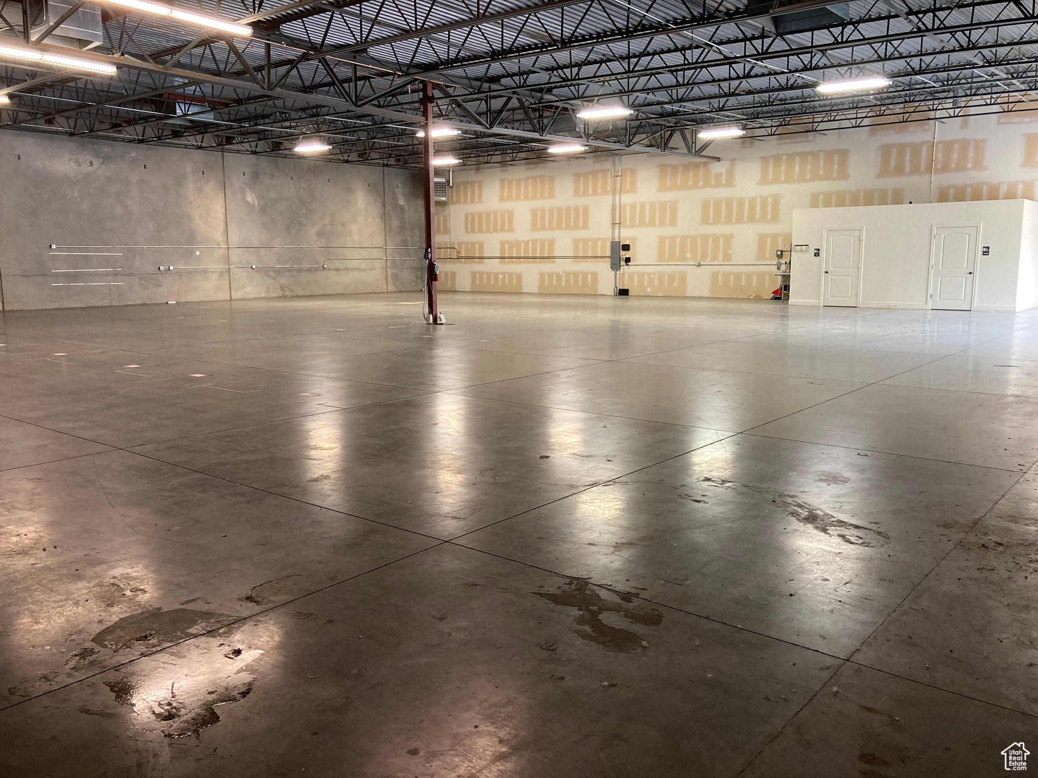 NORTH PARK INDUSTRIAL CONDO - Commercial Lease