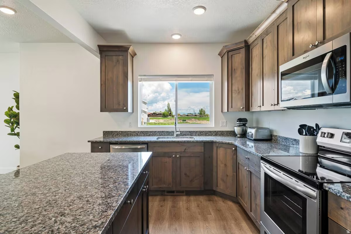 LIGHT HOUSE PT. - Residential