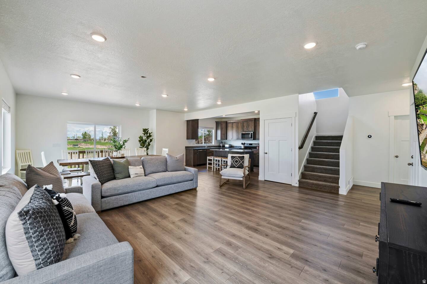 LIGHT HOUSE PT. - Residential