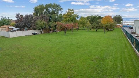 Photo of 433 N LOCUST AVE, Lindon, UT 84042 (MLS # 2142245)