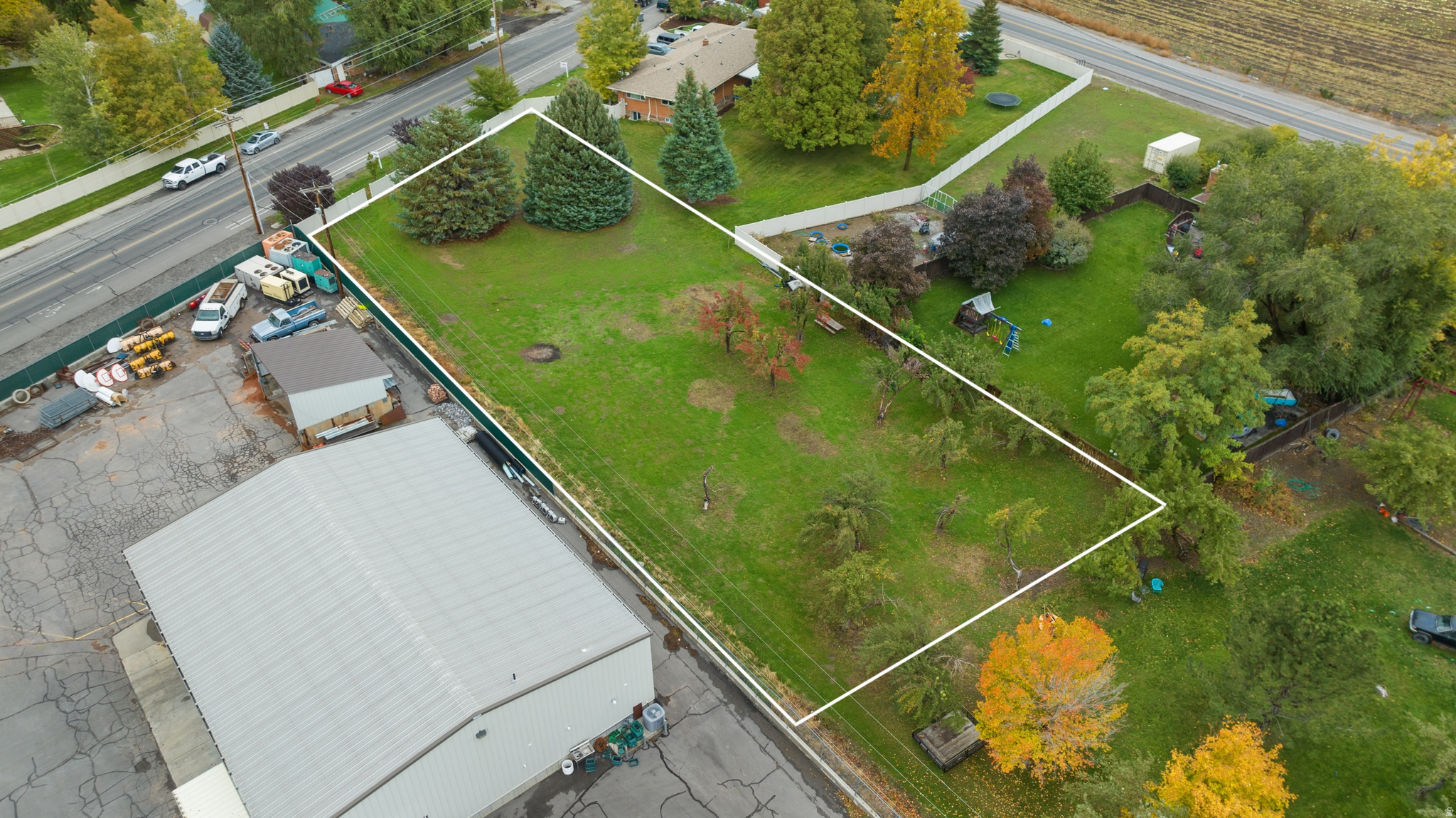 Main image without alt text