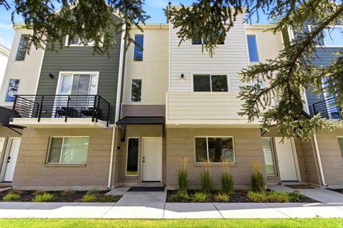 Townhouse For Sale - 469 Alice Way<br/> Layton, UT 84041