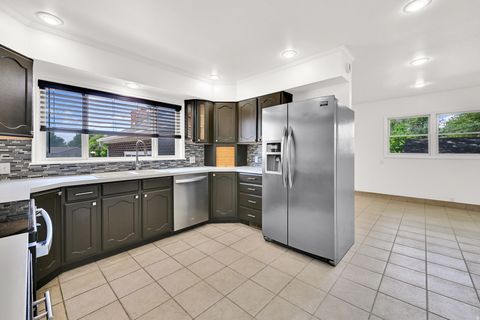 Tiny photo for 266 E CHIMES VIEW DR, South Ogden, UT 84405 (MLS # 2161212)