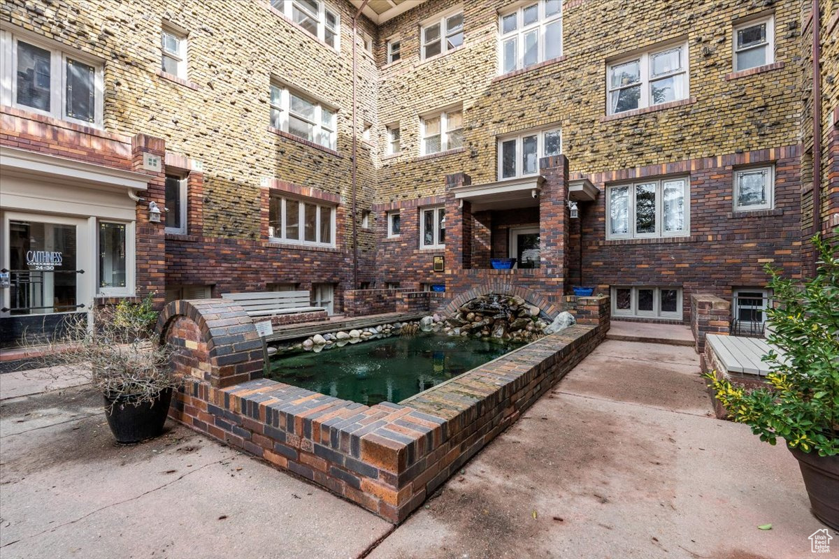CAITHNESS CONDOMINIUM - Residential