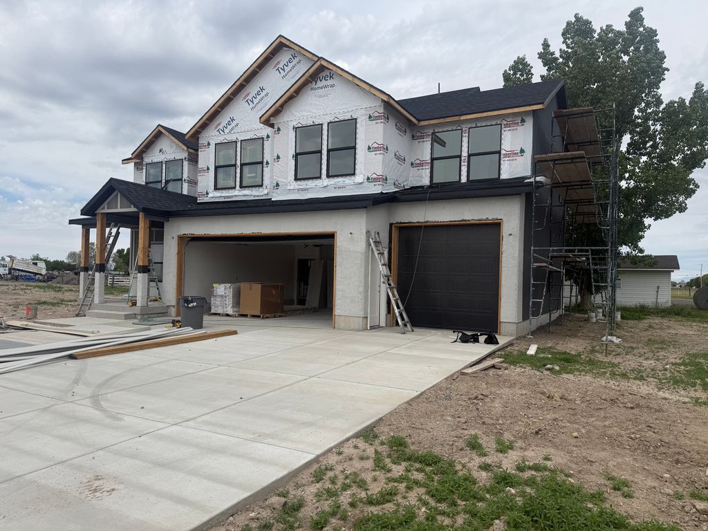 Photo of 3032 W SOLACE ST, Syracuse, UT 84075 (MLS # 2156463)